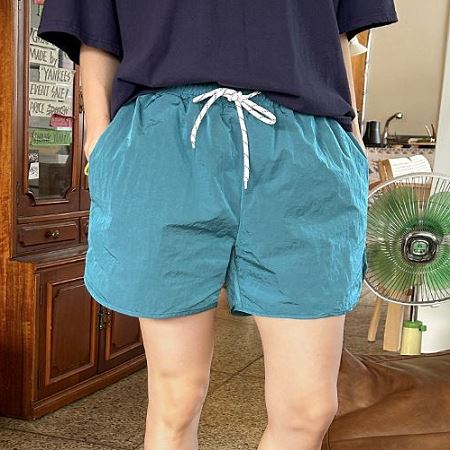 Dongdaemum Women’s Pants, a testament to the elegance and quality of wholesale Korean fashion.