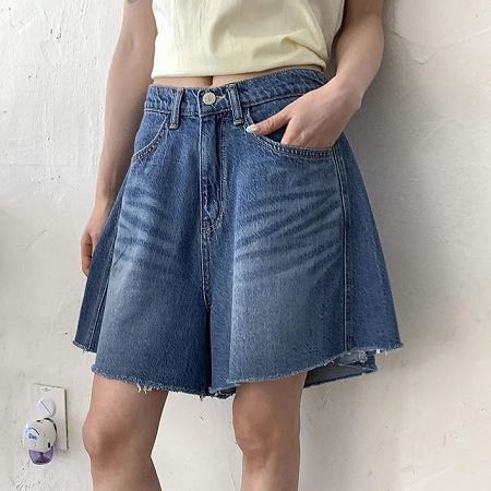 Dongdaemum Women’s Pants, a testament to the elegance and quality of wholesale Korean fashion.