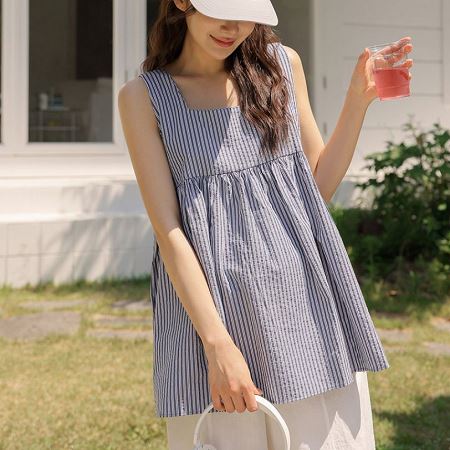 Dongdaemum Women’s Shirts, Tops & T-Shirts, a testament to the elegance and quality of wholesale Korean fashion.