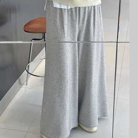 Dongdaemum Women’s Pants, a testament to the elegance and quality of wholesale Korean fashion.