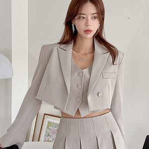 Dongdaemum Women’s Coats & Jackets, a testament to the elegance and quality of wholesale Korean fashion.