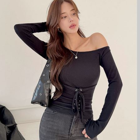 Dongdaemum Women’s Shirts, Tops & T-Shirts, a testament to the elegance and quality of wholesale Korean fashion.