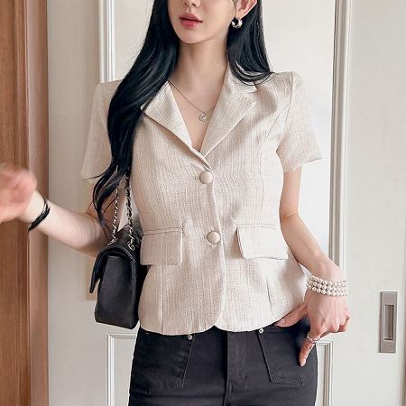 Dongdaemum Women’s Coats & Jackets, a testament to the elegance and quality of wholesale Korean fashion.