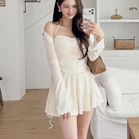 Dongdaemum Women’s One-Pieces, a testament to the elegance and quality of wholesale Korean fashion.