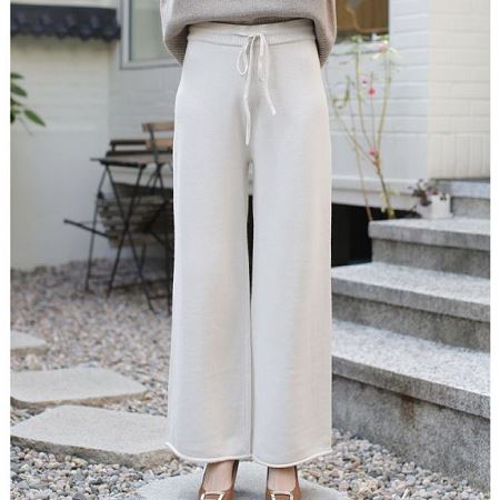 Dongdaemum Women’s Pants, a testament to the elegance and quality of wholesale Korean fashion.