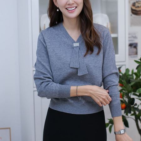 Dongdaemum Women’s Shirts, Tops & T-Shirts, a testament to the elegance and quality of wholesale Korean fashion.