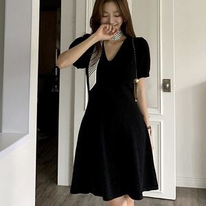 Dongdaemum Women’s Dresses, a testament to the elegance and quality of wholesale Korean fashion.