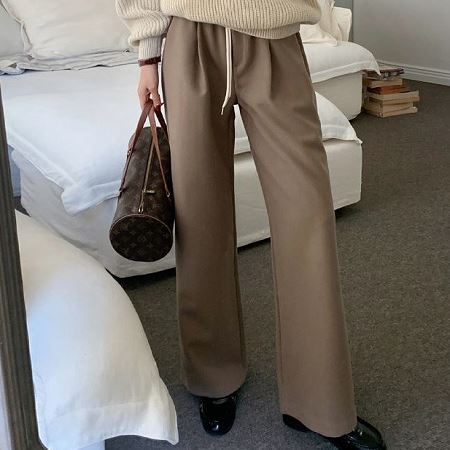 Dongdaemum Women’s Pants, a testament to the elegance and quality of wholesale Korean fashion.