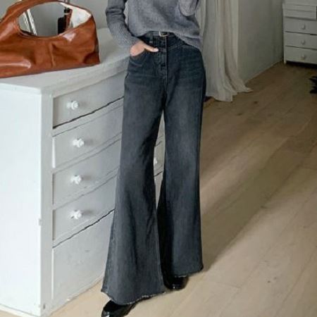 Dongdaemum Women’s Pants, a testament to the elegance and quality of wholesale Korean fashion.