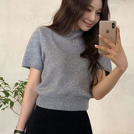 Dongdaemum Women’s Shirts, Tops & T-Shirts, a testament to the elegance and quality of wholesale Korean fashion.