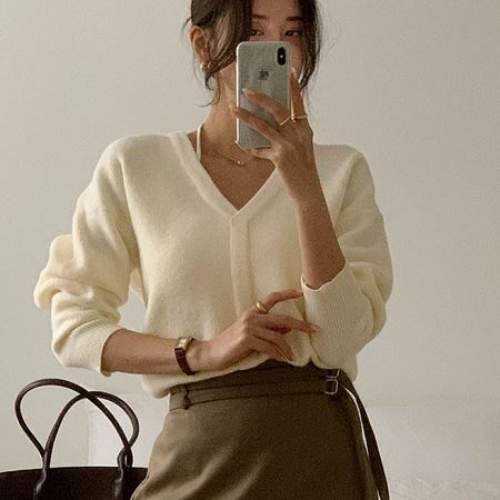 Dongdaemum Women’s Shirts, Tops & T-Shirts, a testament to the elegance and quality of wholesale Korean fashion.