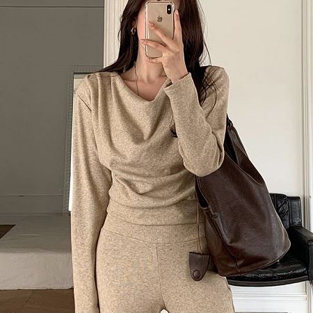 Dongdaemum Women’s Shirts, Tops & T-Shirts, a testament to the elegance and quality of wholesale Korean fashion.