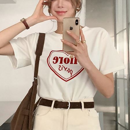 Dongdaemum Women’s Shirts, Tops & T-Shirts, a testament to the elegance and quality of wholesale Korean fashion.