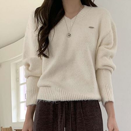 Dongdaemum Women’s Shirts, Tops & T-Shirts, a testament to the elegance and quality of wholesale Korean fashion.