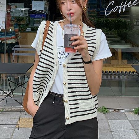 A variety of Dongdaemum Women’s Coats & Jackets, reflecting the sophistication of Korean fashion.