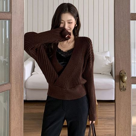 Dongdaemum Women’s Shirts, Tops & T-Shirts, a testament to the elegance and quality of wholesale Korean fashion.
