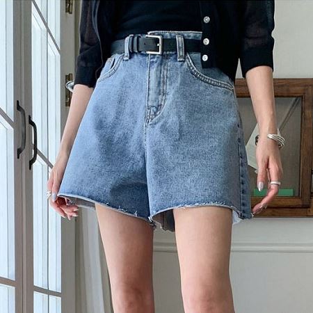 Dongdaemum Women’s Pants, a testament to the elegance and quality of wholesale Korean fashion.