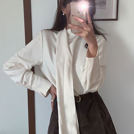 Dongdaemum Women’s Shirts, Tops & T-Shirts, a testament to the elegance and quality of wholesale Korean fashion.