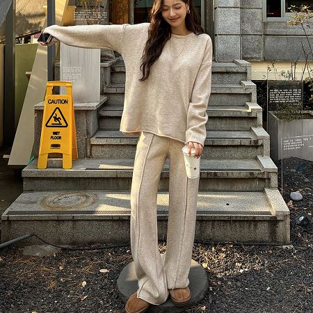 Dongdaemum Women’s One-Pieces, a testament to the elegance and quality of wholesale Korean fashion.