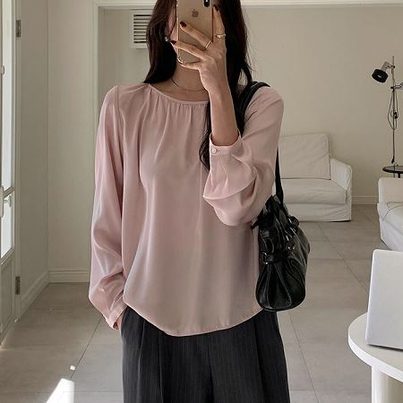 Dongdaemum Women’s Shirts, Tops & T-Shirts, a testament to the elegance and quality of wholesale Korean fashion.