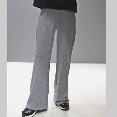 Dongdaemum Women’s Pants, a testament to the elegance and quality of wholesale Korean fashion.