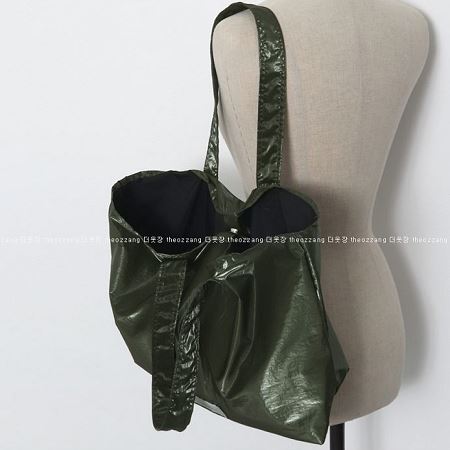 A collection of Dongdaemum Women’s Handbags, Wallets & Cases, showcasing the elegance of Korean fashion.