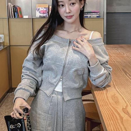 Dongdaemum Women’s Shirts, Tops & T-Shirts, a testament to the elegance and quality of wholesale Korean fashion.