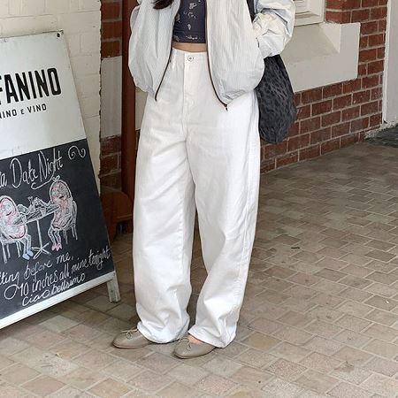Dongdaemum Women’s Pants, a testament to the elegance and quality of wholesale Korean fashion.