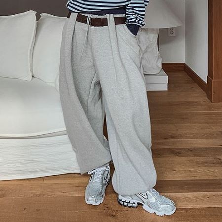 Dongdaemum Women’s Pants, a testament to the elegance and quality of wholesale Korean fashion.