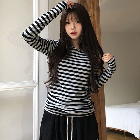 Dongdaemum Women’s Shirts, Tops & T-Shirts, a testament to the elegance and quality of wholesale Korean fashion.