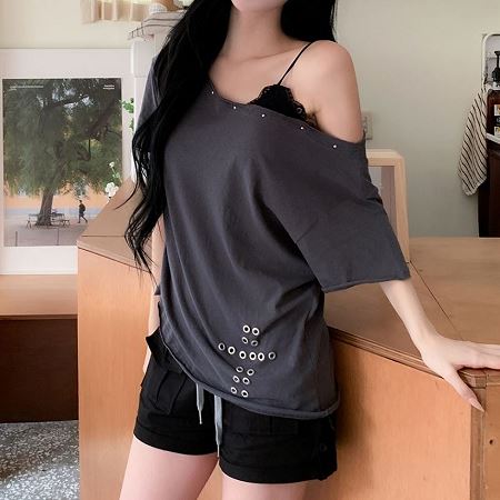 Dongdaemum Women’s Shirts, Tops & T-Shirts, a testament to the elegance and quality of wholesale Korean fashion.