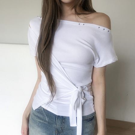 Dongdaemum Women’s Shirts, Tops & T-Shirts, a testament to the elegance and quality of wholesale Korean fashion.