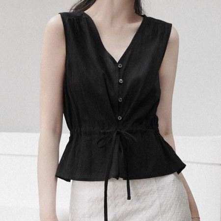 Dongdaemum Women’s Shirts, Tops & T-Shirts, a testament to the elegance and quality of wholesale Korean fashion.