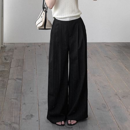 Dongdaemum Women’s Pants, a testament to the elegance and quality of wholesale Korean fashion.