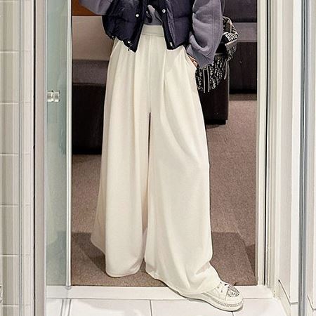 Dongdaemum Women’s Pants, a testament to the elegance and quality of wholesale Korean fashion.