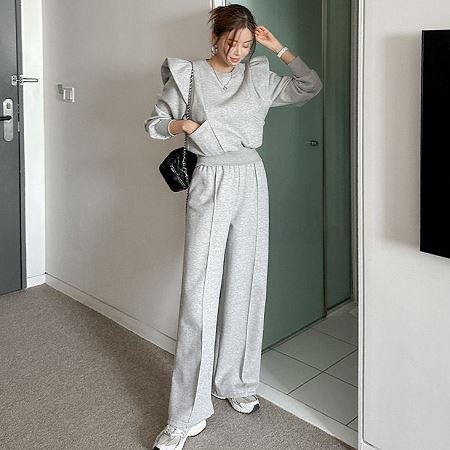 Dongdaemum Women’s One-Pieces, a testament to the elegance and quality of wholesale Korean fashion.