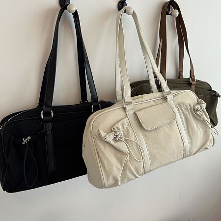 Dongdaemum Women’s Handbags, a testament to the elegance and quality of wholesale Korean fashion.