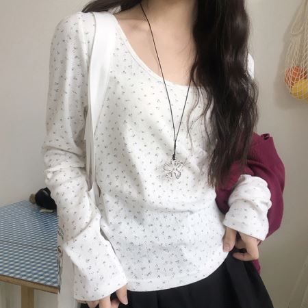 Dongdaemum Women’s Shirts, Tops & T-Shirts, a testament to the elegance and quality of wholesale Korean fashion.
