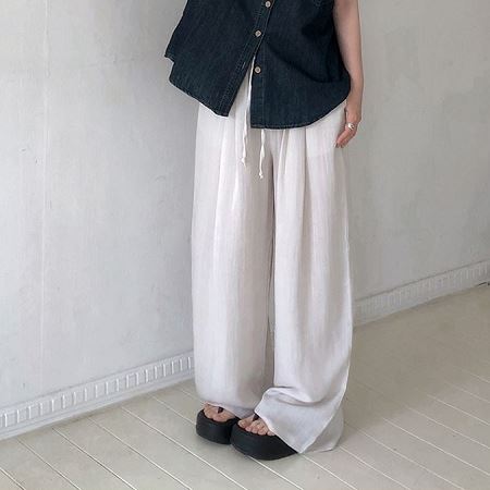 Dongdaemum Women’s Pants, a testament to the elegance and quality of wholesale Korean fashion.