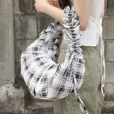 Dongdaemum Women’s Handbags, a testament to the elegance and quality of wholesale Korean fashion.