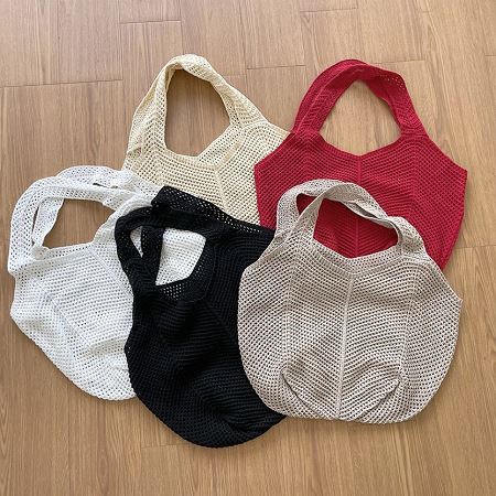 Dongdaemum Women’s Handbags, a testament to the elegance and quality of wholesale Korean fashion.