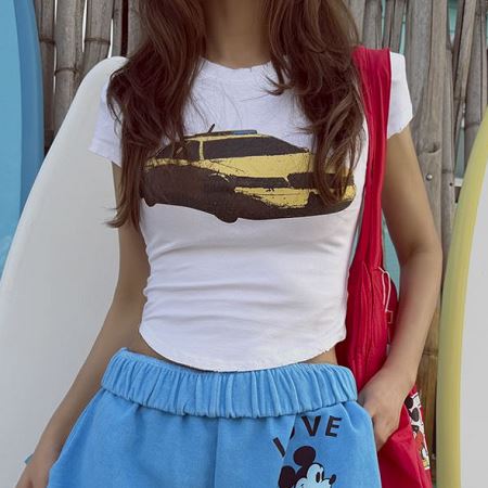 Dongdaemum Women’s Shirts, Tops & T-Shirts, a testament to the elegance and quality of wholesale Korean fashion.