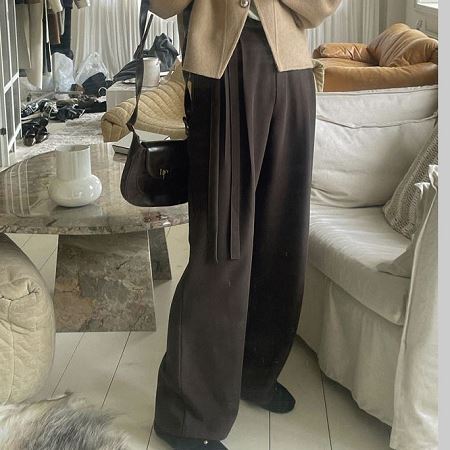 Dongdaemum Women’s Pants, a testament to the elegance and quality of wholesale Korean fashion.