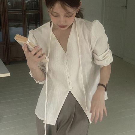 Dongdaemum Women’s Shirts, Tops & T-Shirts, a testament to the elegance and quality of wholesale Korean fashion.