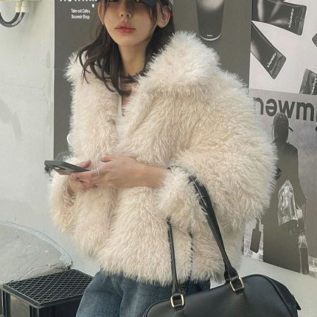 Dongdaemum Women’s Coats & Jackets, a testament to the elegance and quality of wholesale Korean fashion.