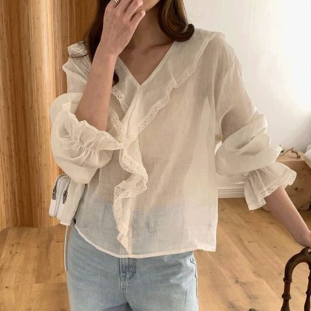Dongdaemum Women’s Shirts, Tops & T-Shirts, a testament to the elegance and quality of wholesale Korean fashion.