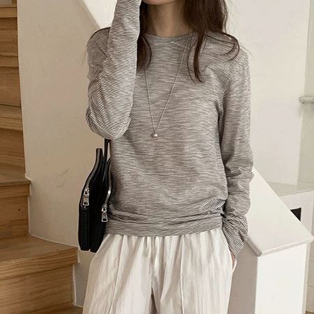 Dongdaemum Women’s Shirts, Tops & T-Shirts, a testament to the elegance and quality of wholesale Korean fashion.