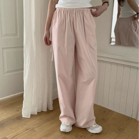 Dongdaemum Women’s Pants, a testament to the elegance and quality of wholesale Korean fashion.