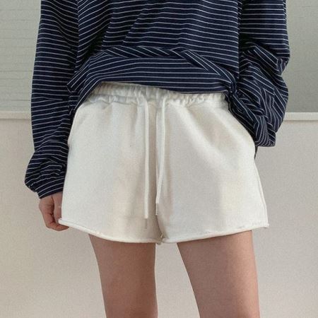 Dongdaemum Women’s Pants, a testament to the elegance and quality of wholesale Korean fashion.