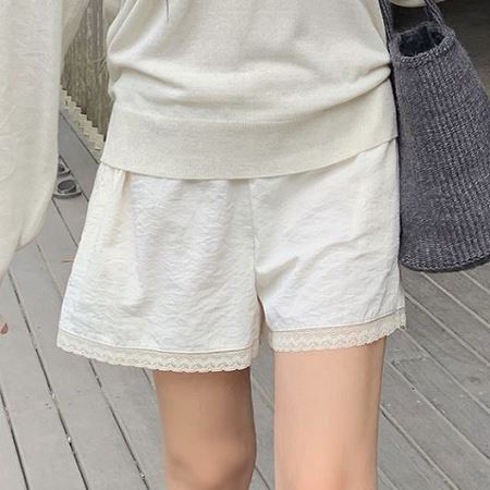 Dongdaemum Women’s Pants, a testament to the elegance and quality of wholesale Korean fashion.